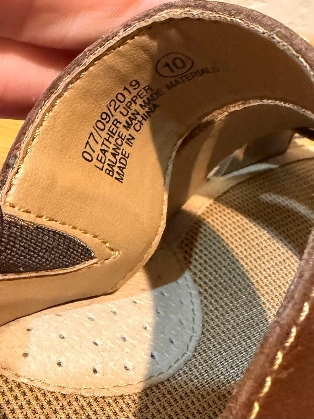 VTG NWOT Y2K Cherokee Leather Strappy Sandals
